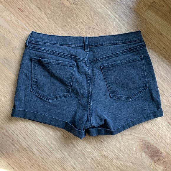 Comfy OLD NAVY Women's Black Denim Shorts - Size 14 - Picture 2 of 2